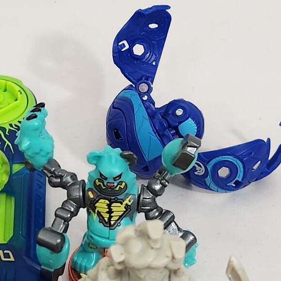 AKEDO ULTIMATE ARCADE WARRIORS ACTION FIGURES BUTTON BASH CONTROLLER LOT TOYS - Picture 4 of 7